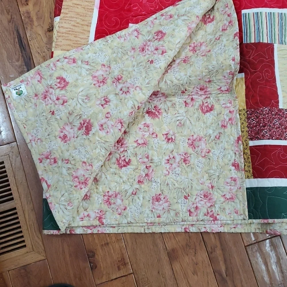Handcrafted Red and Green Patchwork Quilt Bedding